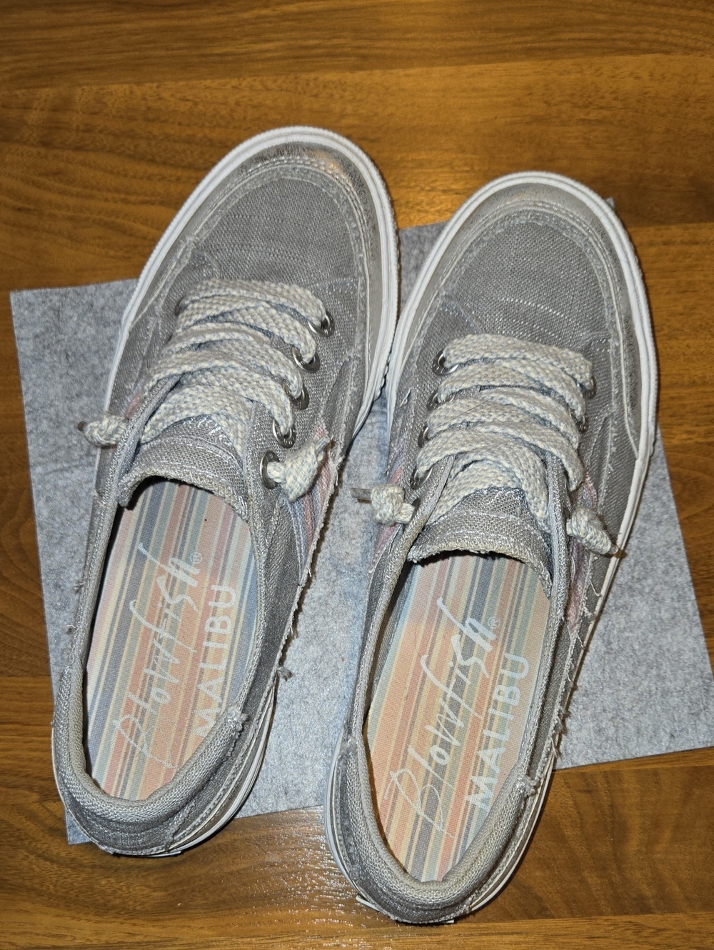 Blowfish Malibu Womens Light Gray Slip-On Style Lace Sneakers